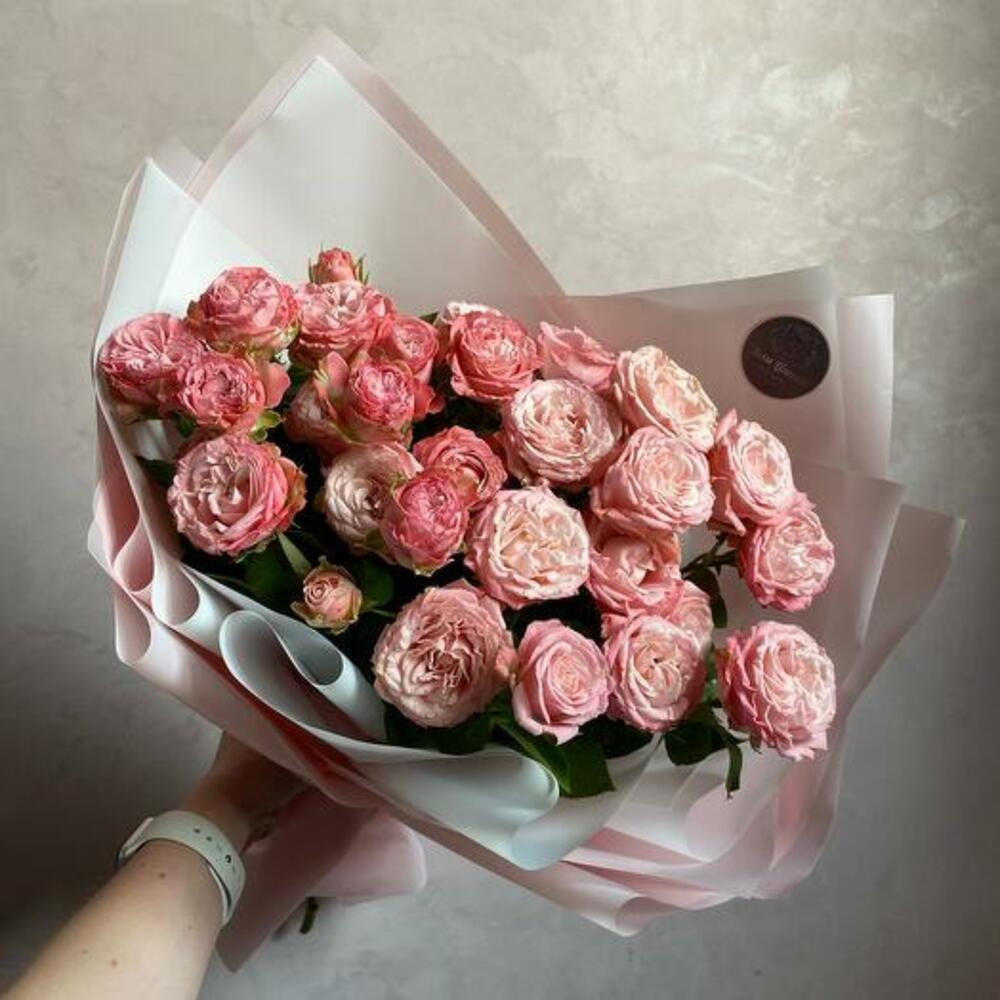 Букет из кустовой пионовидной розы 