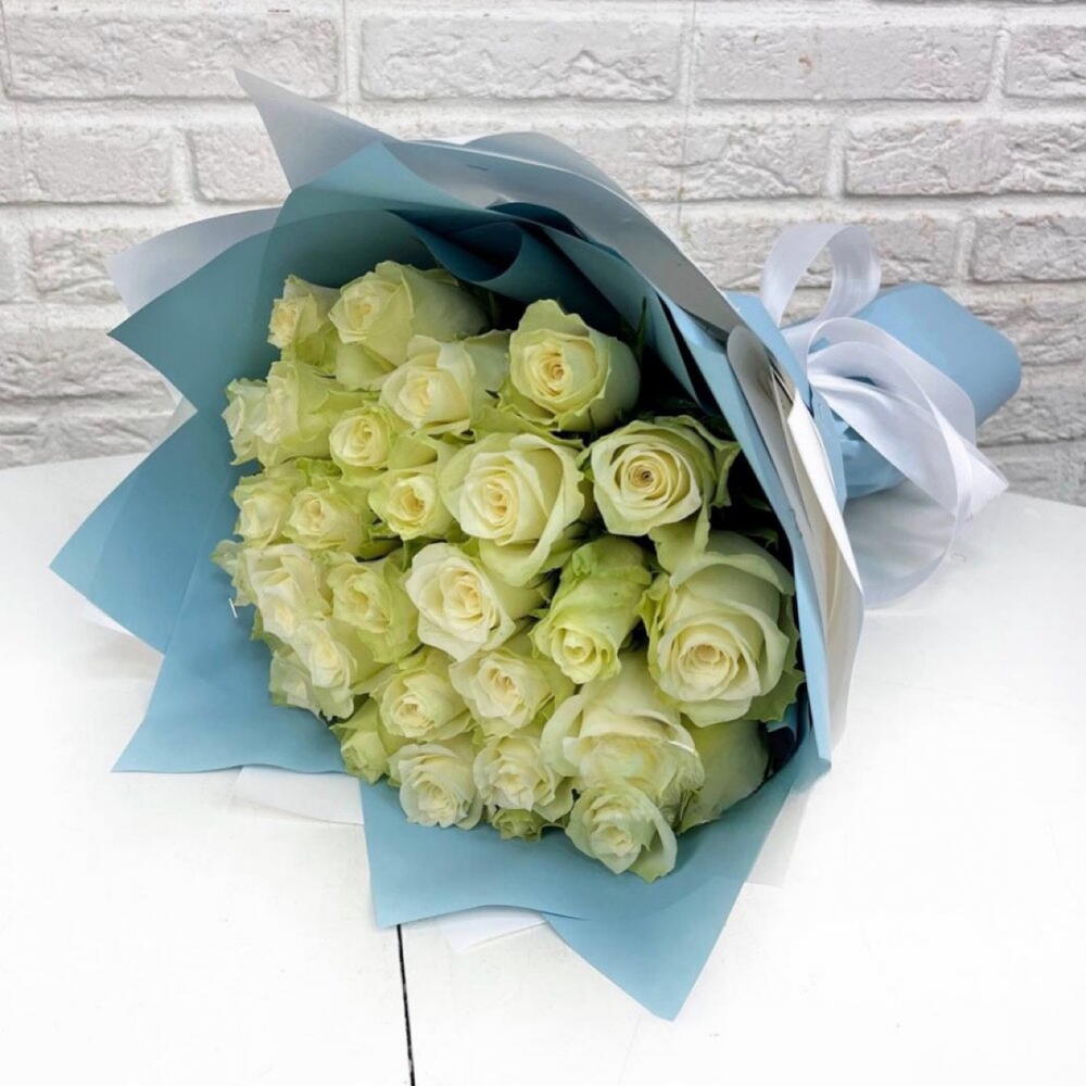 Букет из 29 белых роз