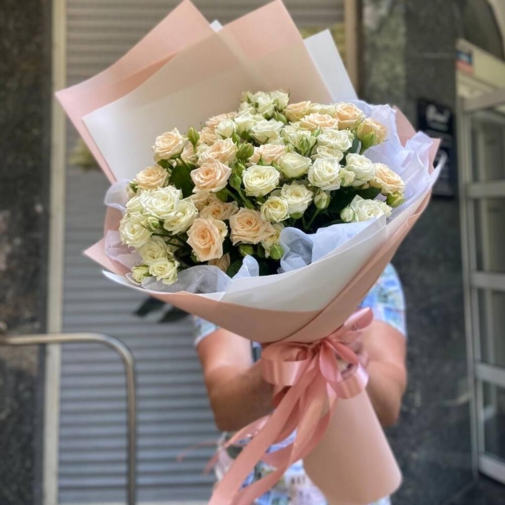 Монобукет из нежных кустовых роз